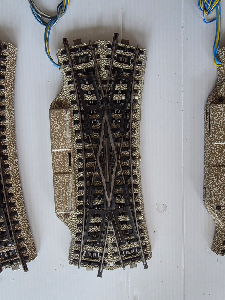 Märklin H0 - 5207/5214/5107/5202-5221/5118/5119 - Model train tracks (11) - 11 M-rail electrical switches and uncoupling rails #2.1