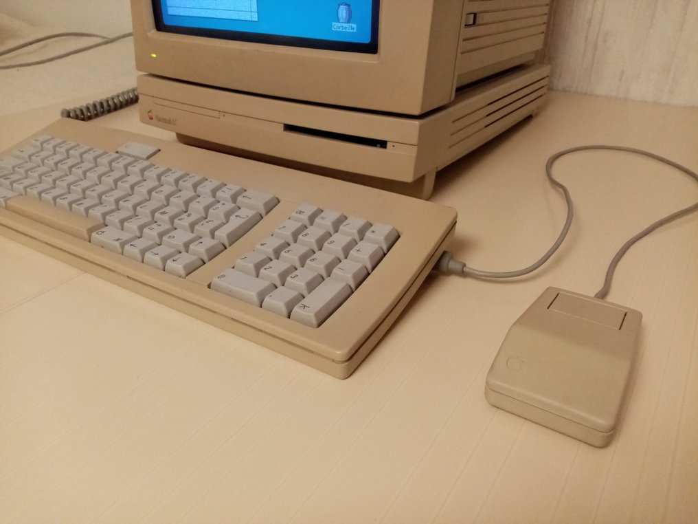 Apple 1991 Restored Macintosh LC + 12" RGB display + mechanical keyboard + mouse - Macintosh #3.2