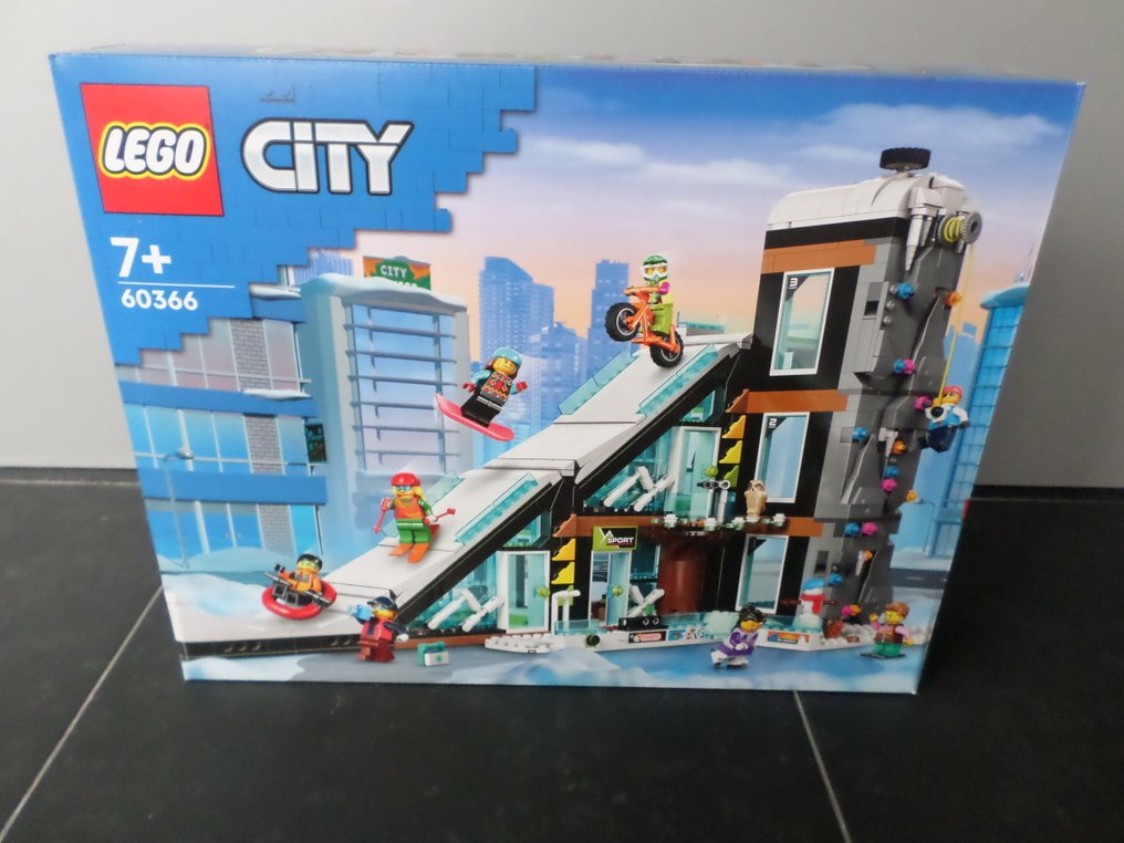 Lego Setat - 60366 - Oraș - Ski and Climbing Center. #1.0