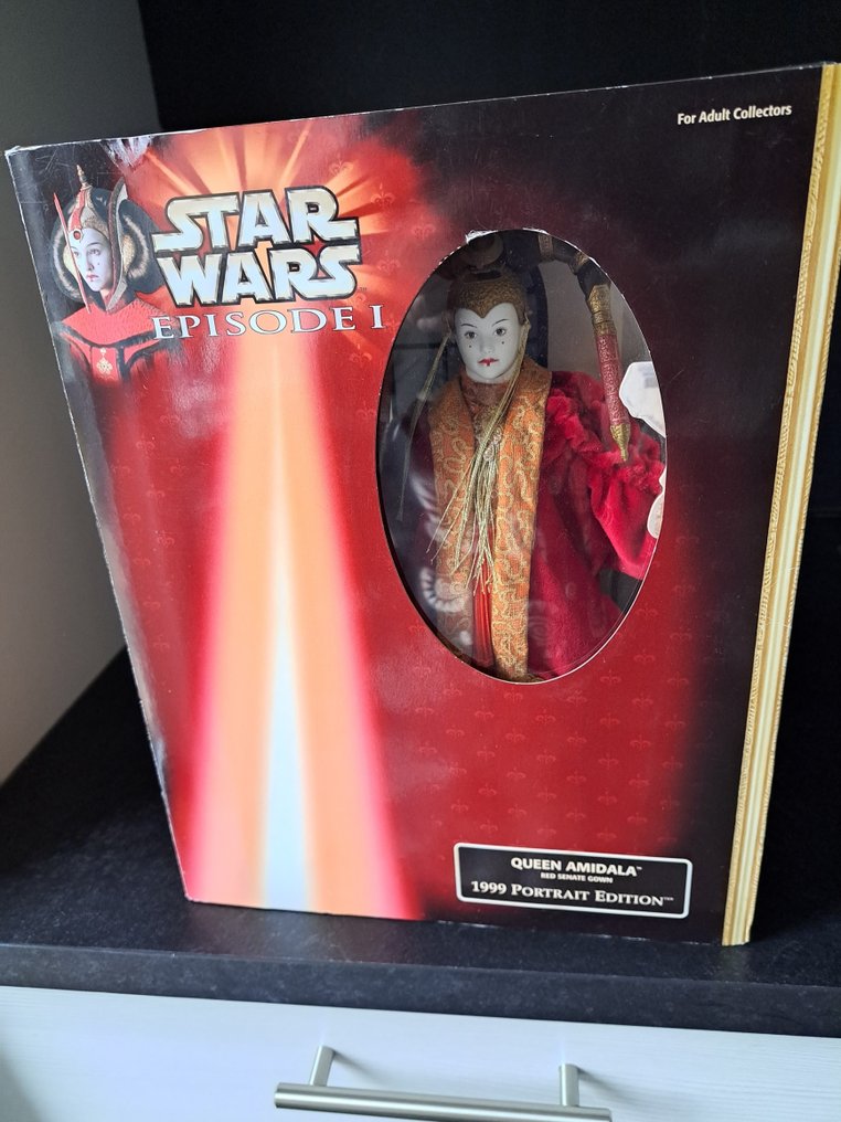 Hasbro - Statuetta - Queen Amidala 1999 Portrait Edition - Plastica, Tessuto #1.0