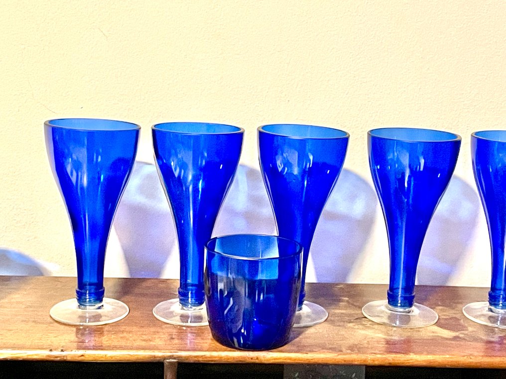 Colecție tematică - Set de pahare și carafă din sticlă albastru cobalt TY Nant. - Ty Nant #1.0