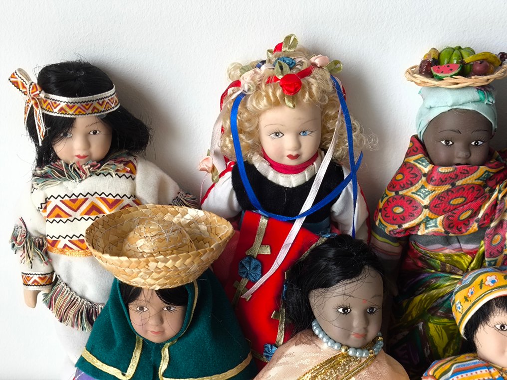 Collezione a tema - 10 bambole del mondo #2.1