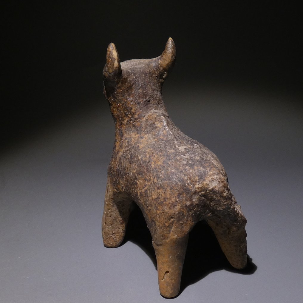 索不达米亚 Terracotta 公牛雕像。7厘米高。公元前2000年至公元前1000年。 #3.2