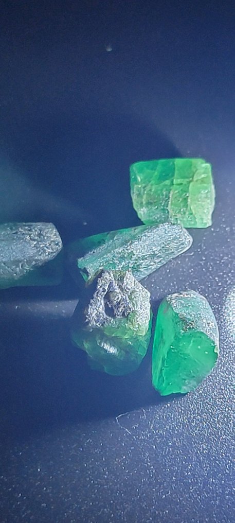 Emerald Rough- 3.7 g - (5) #1.0