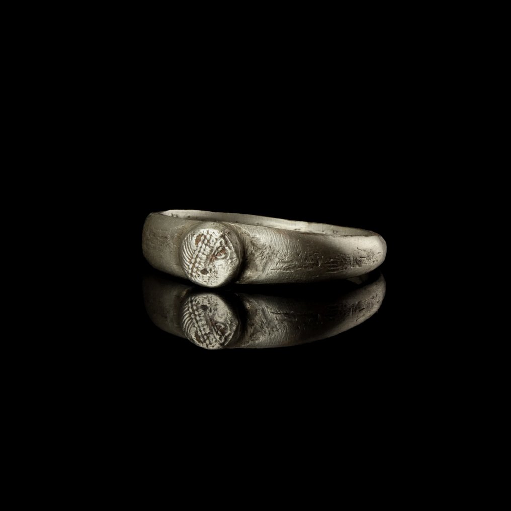 Αρχαία Ρωμαϊκή Ασημί Δαχτυλίδι με ασημένιο ένθετο με προτομή αυτοκράτορα. #1.0