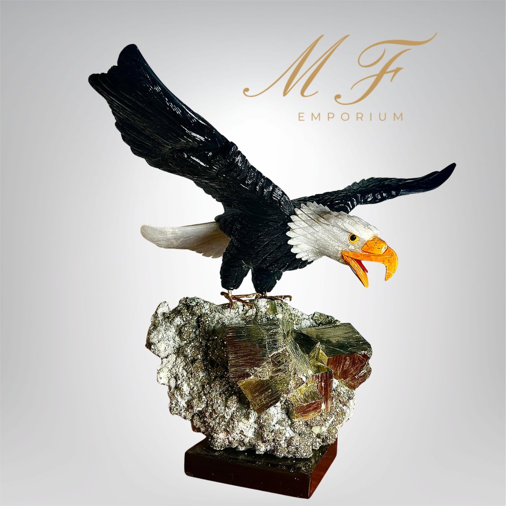 XXL Collection - Pyrite and Quartz Clusters with a carved Golden Eagle in Onyx and Quartz Carving - Height: 290 mm - Width: 380 mm- 7000 g - (1) #4.3