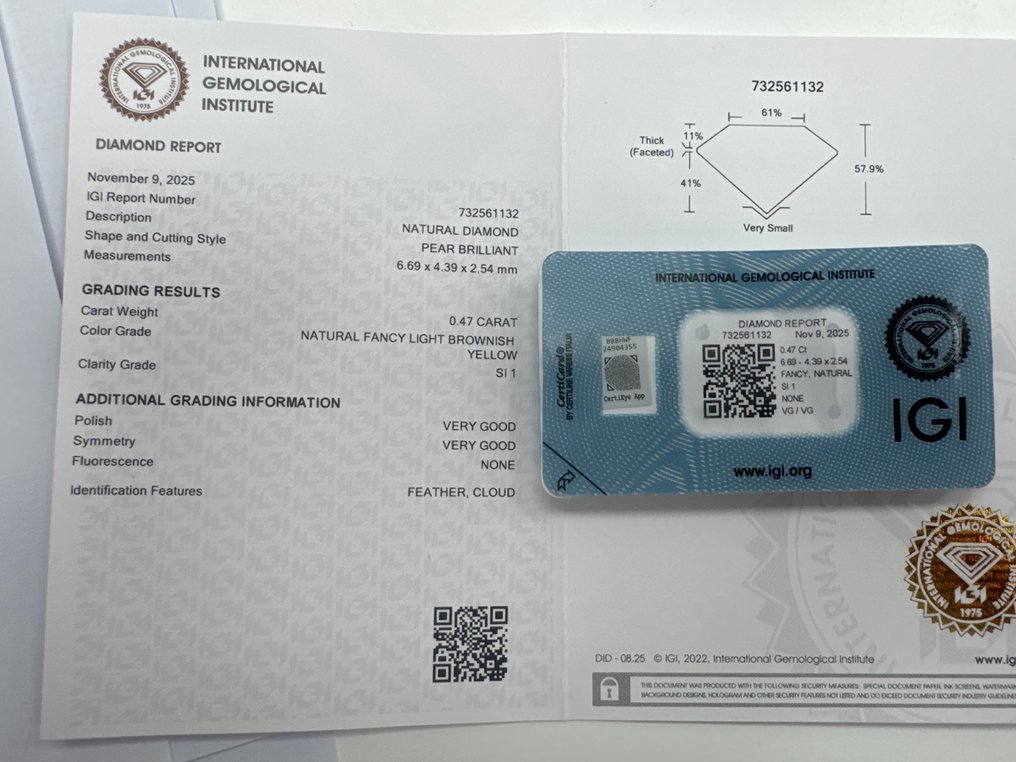 Zonder minimumprijs - 1 pcs Diamant (Natuurlijk gekleurd) - 0.47 ct - Peer - Fancy light Bruinachtig, Geel - SI1 - International Gemological Institute (IGI) #2.1