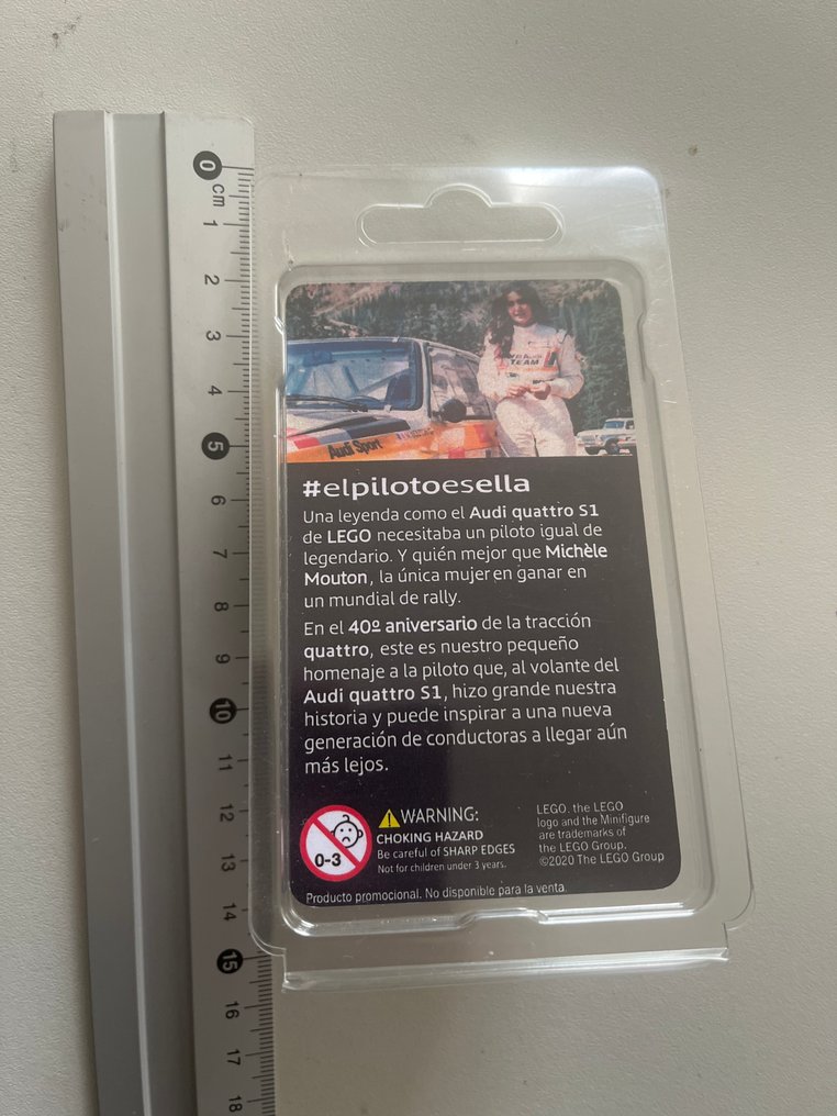 LEGO Minifigure - Michèle Mouton #1.0