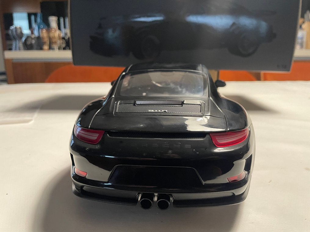 MiniChamps 1:12 - Model car - Porsche 911 R - 2016 #2.1