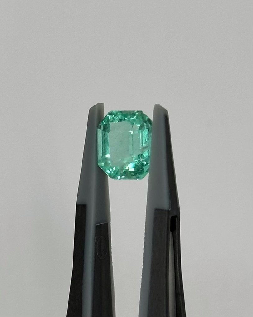 1 pcs  Verde Smarald  - 1.69 ct - IGI (Institutul gemologic internațional) - COLOMBIAN Emerald IGI #3.2