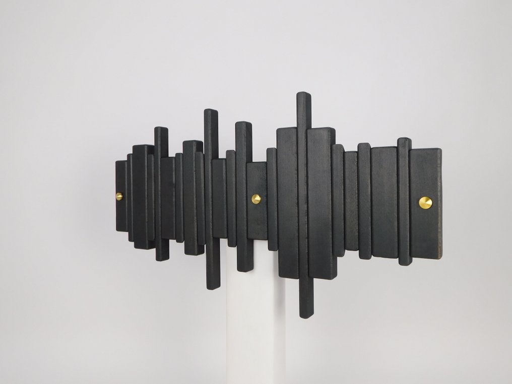 Wilk Brothers Furniture - Sebastian Wilk - Κρεμάστρα παλτό - Κρεμάστρα ρούχων πιάνου τύπου 3 60 μαύρο - Ορείχαλκος, epoxy, Οξιά, Χάλυβας #2.1