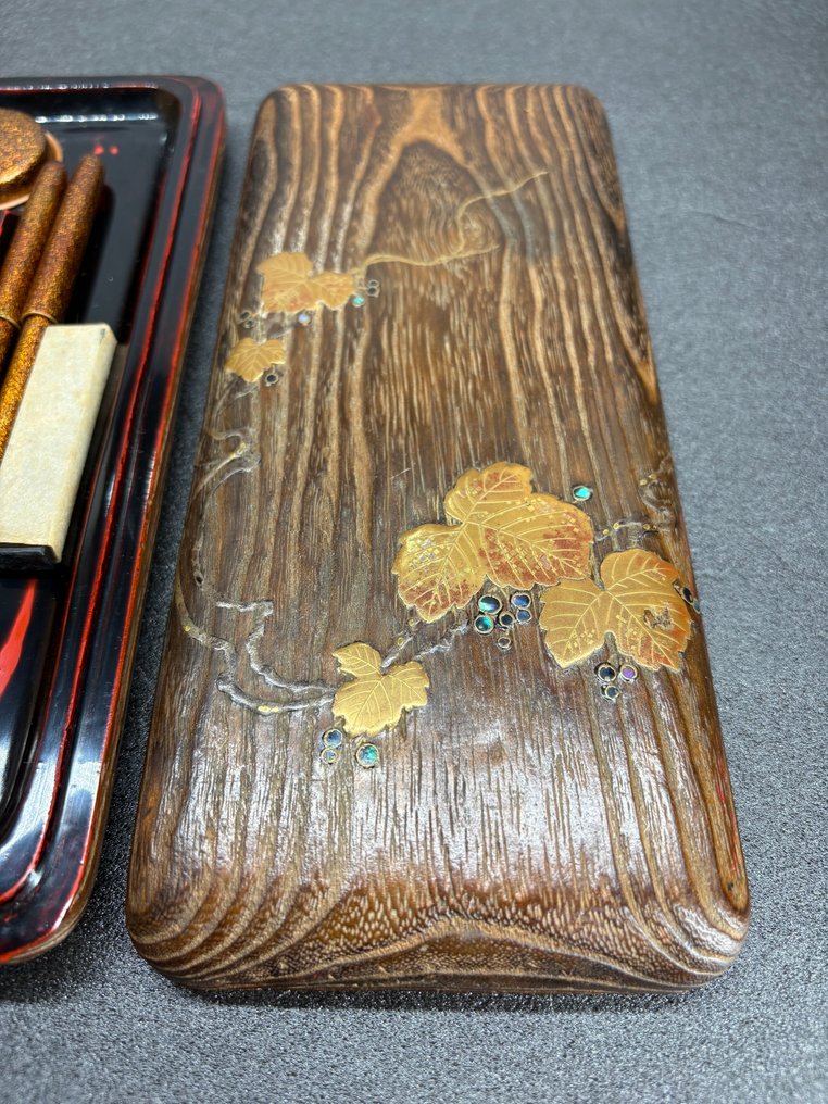 愛好盒 - 金蒔絵墨壺 / 梨地（梨地）套装——由一正Kazumasa创作的‘Tsuta-Makie’ #1.0