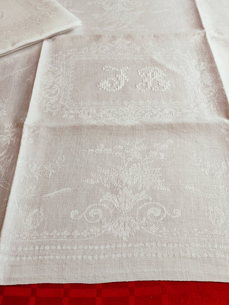 Napkin (4)  - 82 cm - 66 cm - JB #3.2