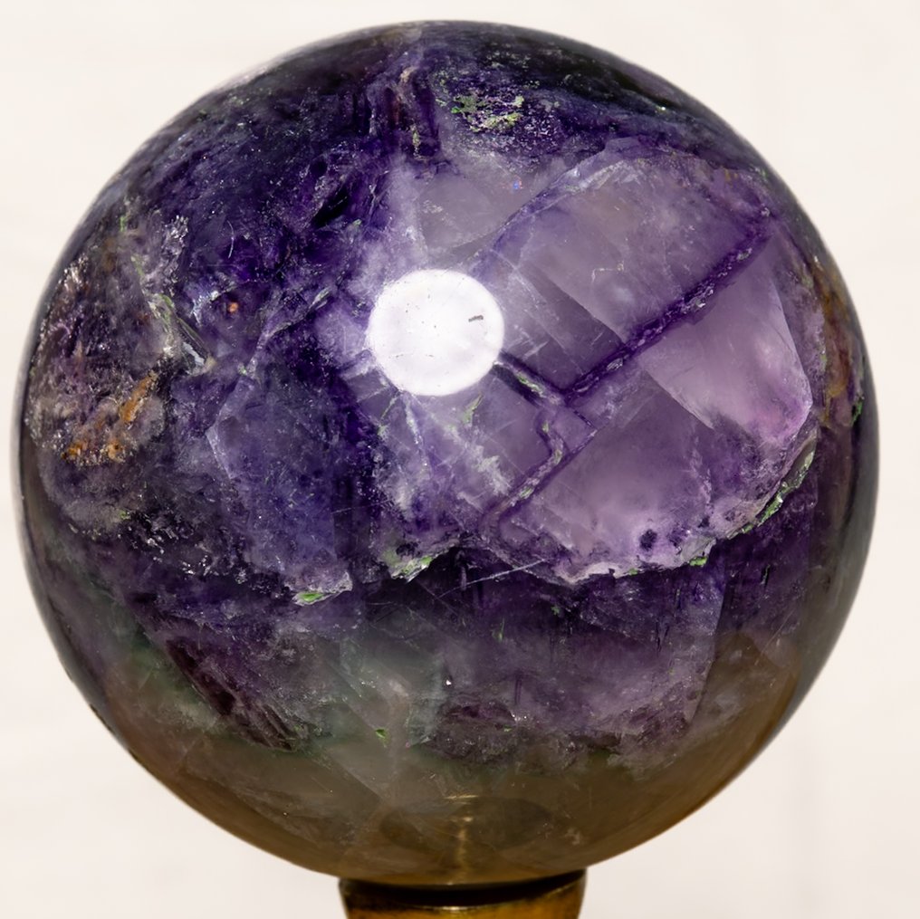 Fluorit Finpolerad flerfärgad fluoritsfär - Höjd: 10.07 cm - Bredd: 10.07 cm- 2000 g #1.0