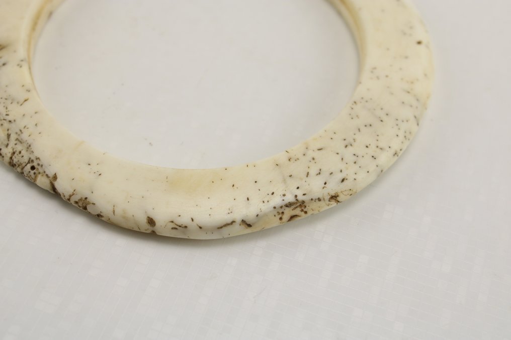 Anello con conchiglia di vongola gigante - Weingga - Yangoru Boiken - Papua Nuova Guinea  (Senza Prezzo di Riserva) #4.3
