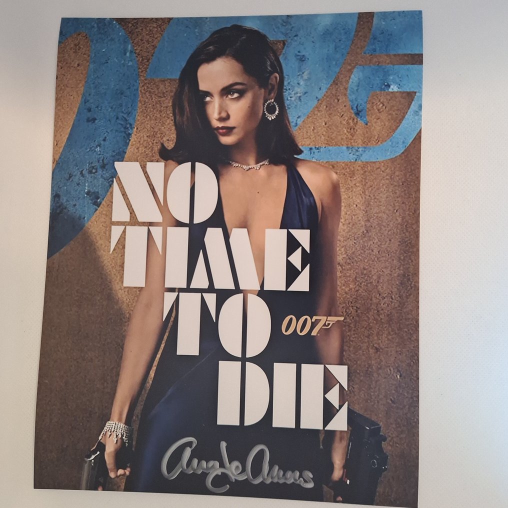 James Bond 007: No Time To Die - Ana de Armas as Paloma - Handsigned photo with b'bc holographic COA #1.0