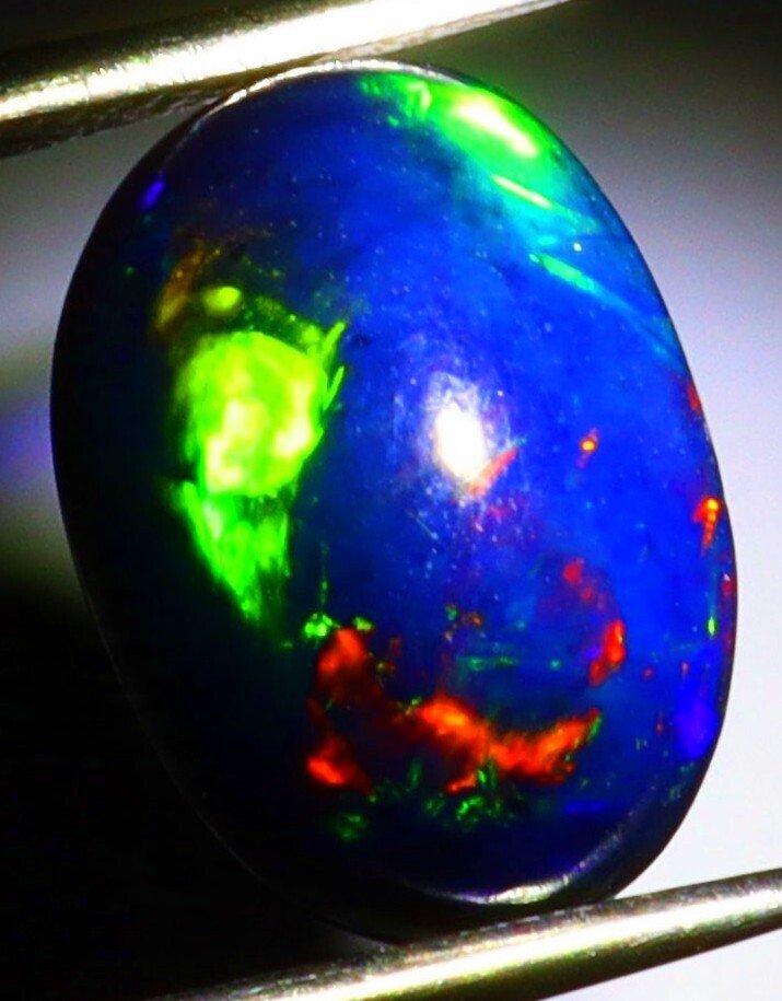 Genuine Black Opal with multicolored flashes - 2,23 ct. - No Reserve - Polished- 0.45 g #1.0