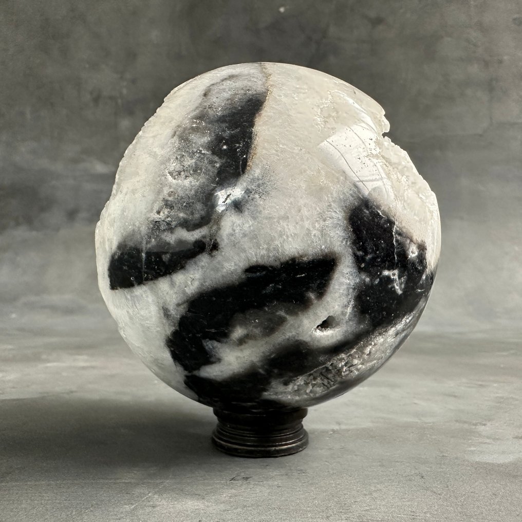 Zierornament - NO RESERVE PRICE - A pair of Zebra Crystal Sphere and Petrified Wood Heart shaped on stand - Indonesien #4.3