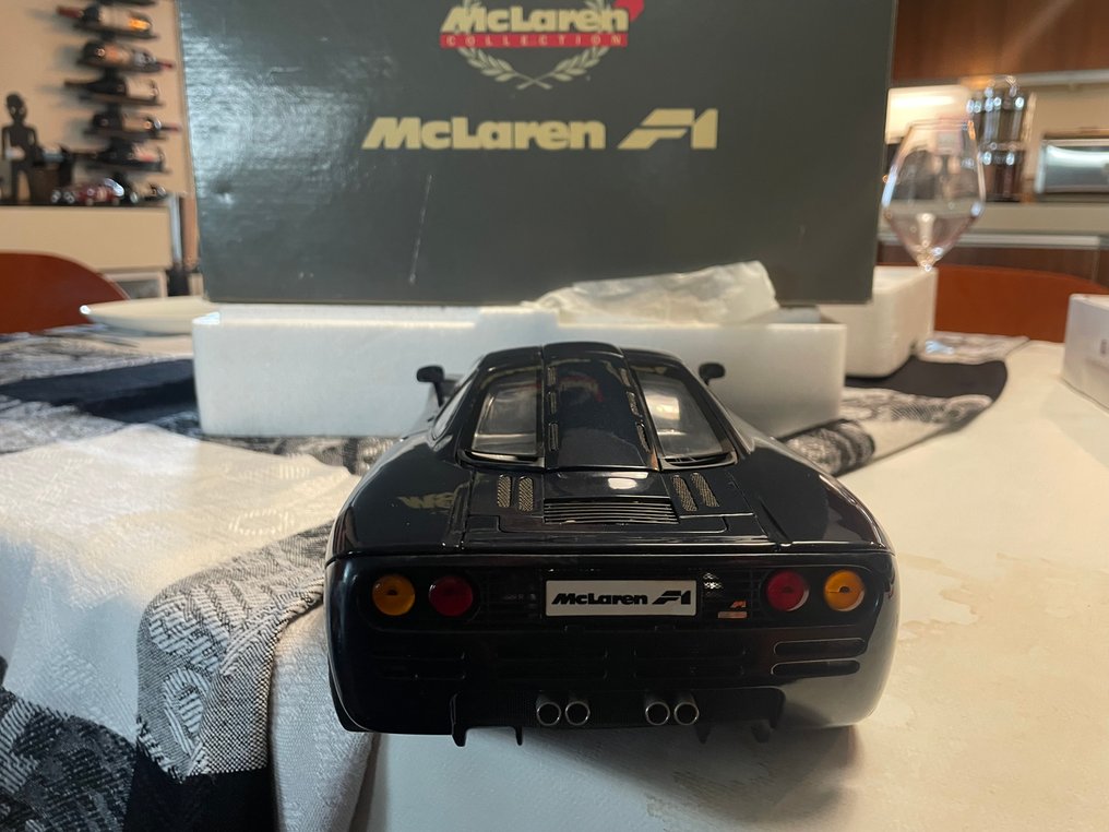 MiniChamps 1:12 - Model car - McLaren F1 #3.2