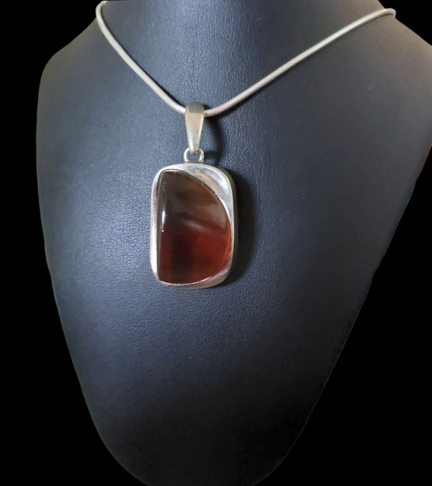 苏门答腊稀有的蓝琥珀。非常优质的收藏品。 925纯银镶嵌 - 高度: 4.2 cm - 宽度: 2.1 cm- 12 g #4.3