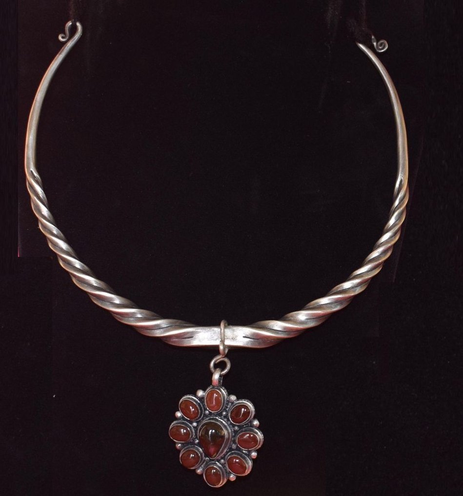 Παλιό βόρειο Ταϊλάνδης, εθνικό ασημένιο κράμα, χαμηλής καθαρότητας, 142 γραμμάρια, λαιμός με  (χωρίς τιμή ασφαλείας) #3.2