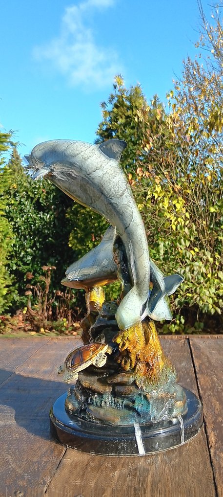 Skulptur, Zwaar beeld van twee dolfijnen in gekleurd brons - 38 cm - Bronse #3.2
