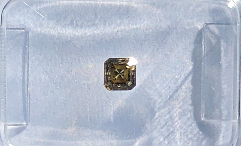 1 pcs 鑽石  (天然彩色)  - 0.32 ct - 方形 - Fancy deep 淡綠色, 淡褐色 黃色 - SI2 - 國際寶石學院（International Gemological Institute (IGI)） #4.3