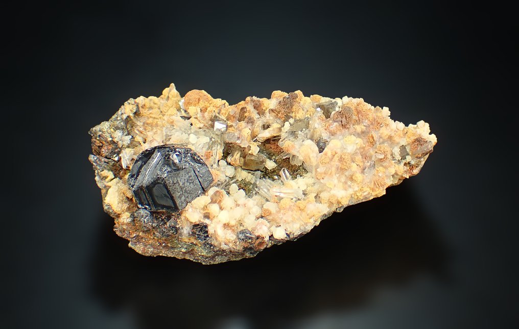 Sphalerite with Pyrite and Quartz Koszovóból - Magasság: 88 mm - Szélesség: 68 mm- 318 g #2.1