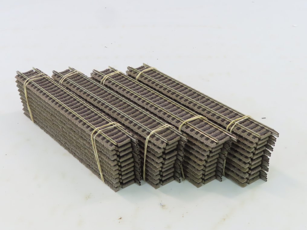 Fleischmann H0 - 6101 - Model train tracks (40) - 40-piece rail set with straight rail sections, Profi-rail. #4.3