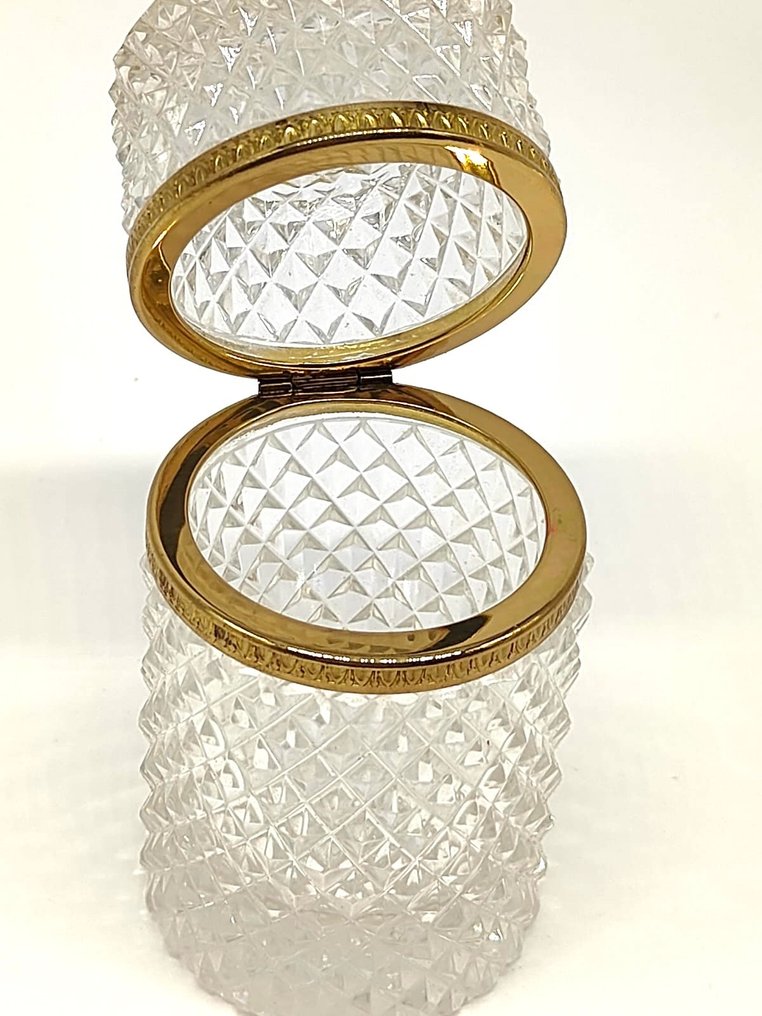 Jewellery box - Jewelry box with a domed crystal (weighing 307 g) with a golden metal frame. #4.3