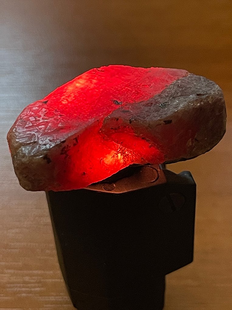 Ruby 真正的宝石！令人惊叹的175克拉莫桑比克巨大血红宝石。哇水晶。天然，百分百特别。 - 高度: 45 mm - 闊度: 28 mm- 35 g #2.1
