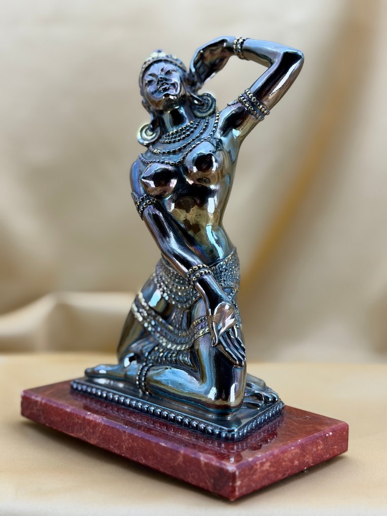 A. Giannelli - Posąg, Resin sculpture coated in 925 silver, hallmarked – Oriental dancer – Red marble base – Italy, 1989 - 22 cm - Srebro pr. 925 - 1989 #2.1