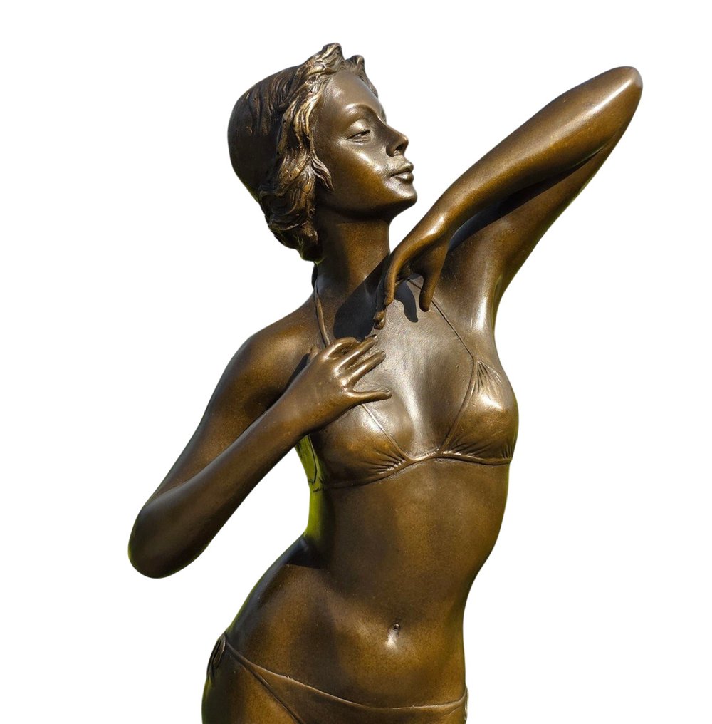 Statue, XL Bronze: Lady in Bikini - 58 cm - Bronze, Marble #1.0