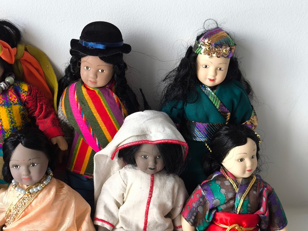 Temasamling - 11 Dolls of the World #3.2