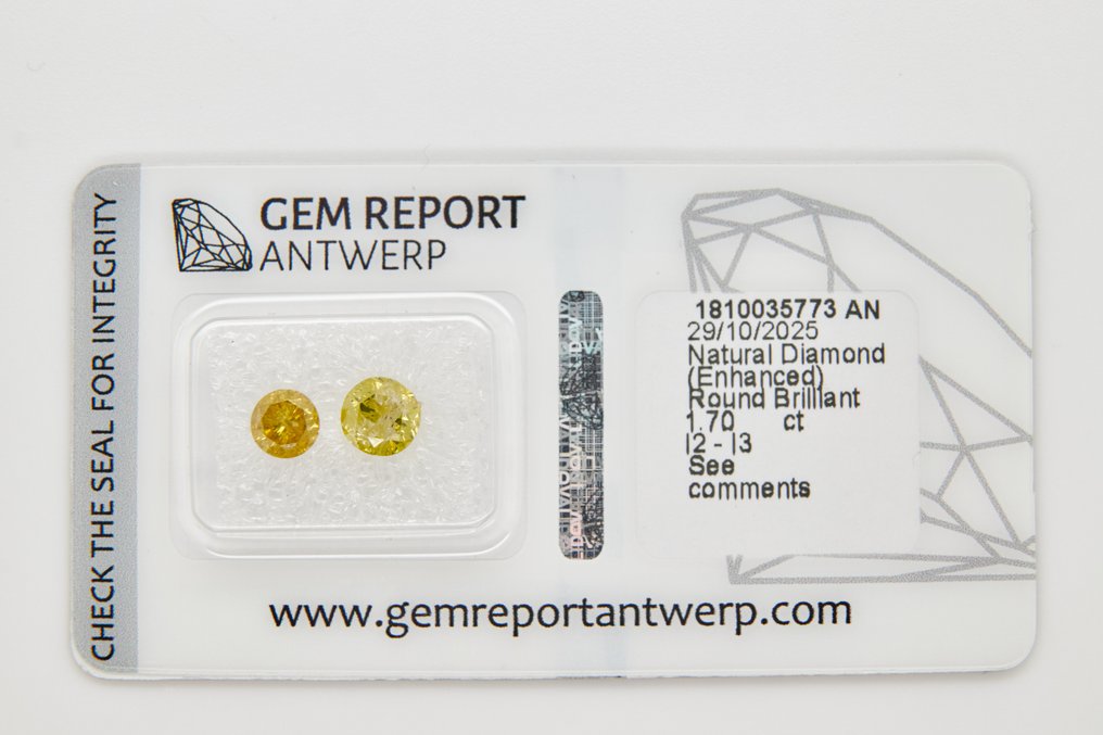 Senza Prezzo di Riserva - 2 pcs Diamante  (Con trattamento colore)  - 1.70 ct - Rotondo - I2, I3 - Gem Report Antwerp (GRA) #1.0