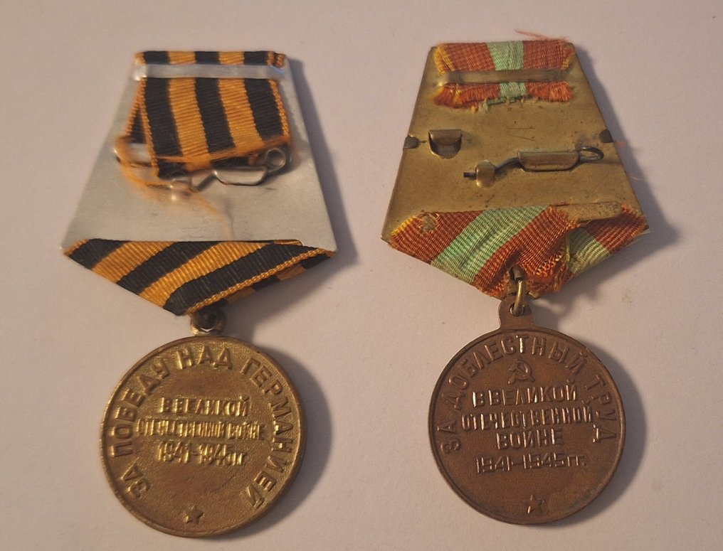 Russie - Armée/infanterie - Médaille - Two Soviet medals and For Soviet badges. #2.1
