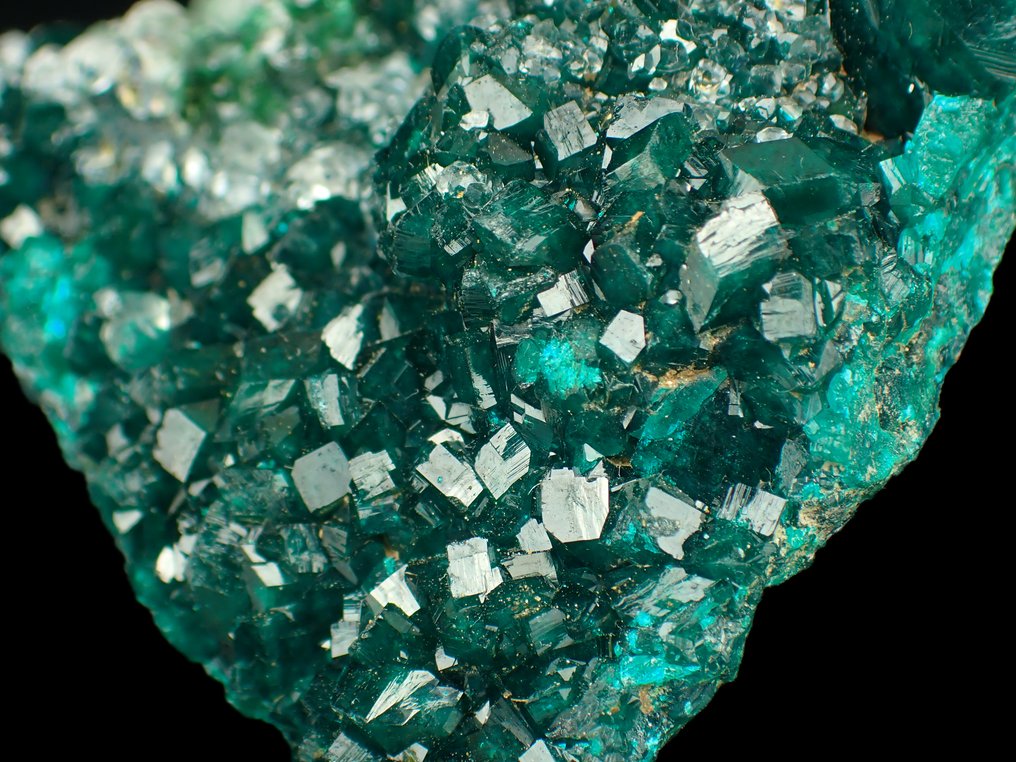 Dioptase with Malachite and Calcite Crystals on matrix - Height: 85 mm - Width: 55 mm- 135 g #4.3
