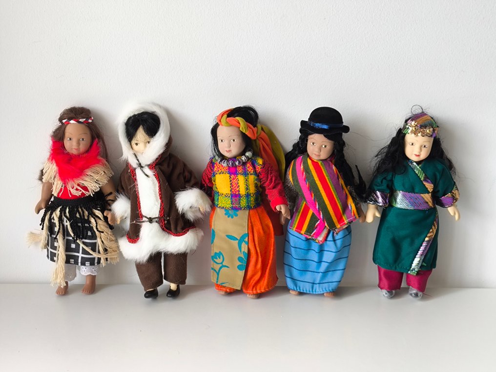 Temasamling - 11 Dolls of the World #1.0