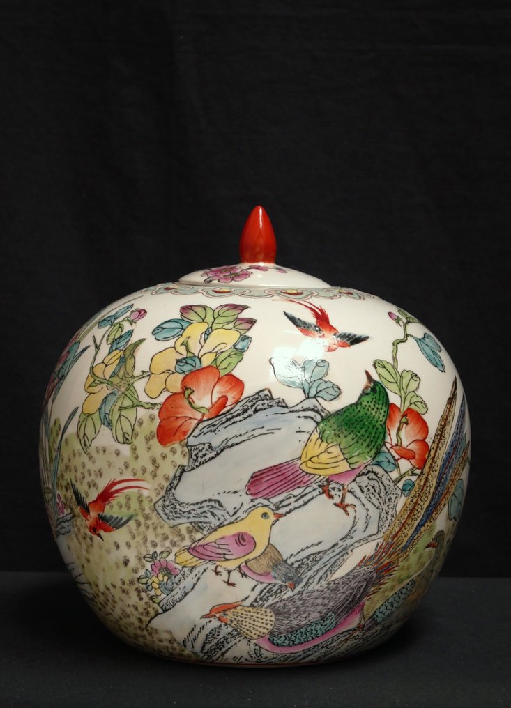 Lidded vase  - Porcelain #2.1