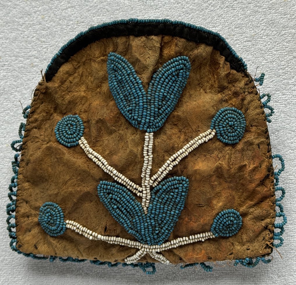 Sacoche en cuir ornée de perles de verre - Shoshone ou Sioux - États-Unis  (Sans Prix de Réserve) #3.2