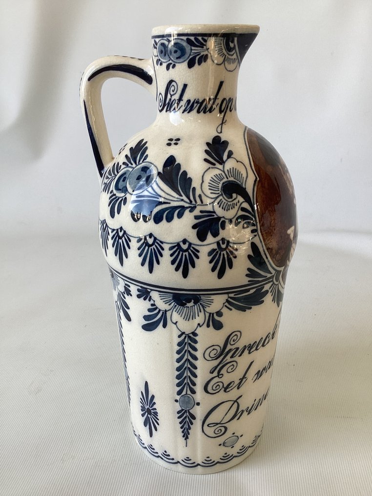 plateelbakkrij (niet gemerkt) - voor Boll & Dunlops Rotterdam - Vase - Jenever bottle with hand-painted decor in art nouveau style. - Earthenware #2.1