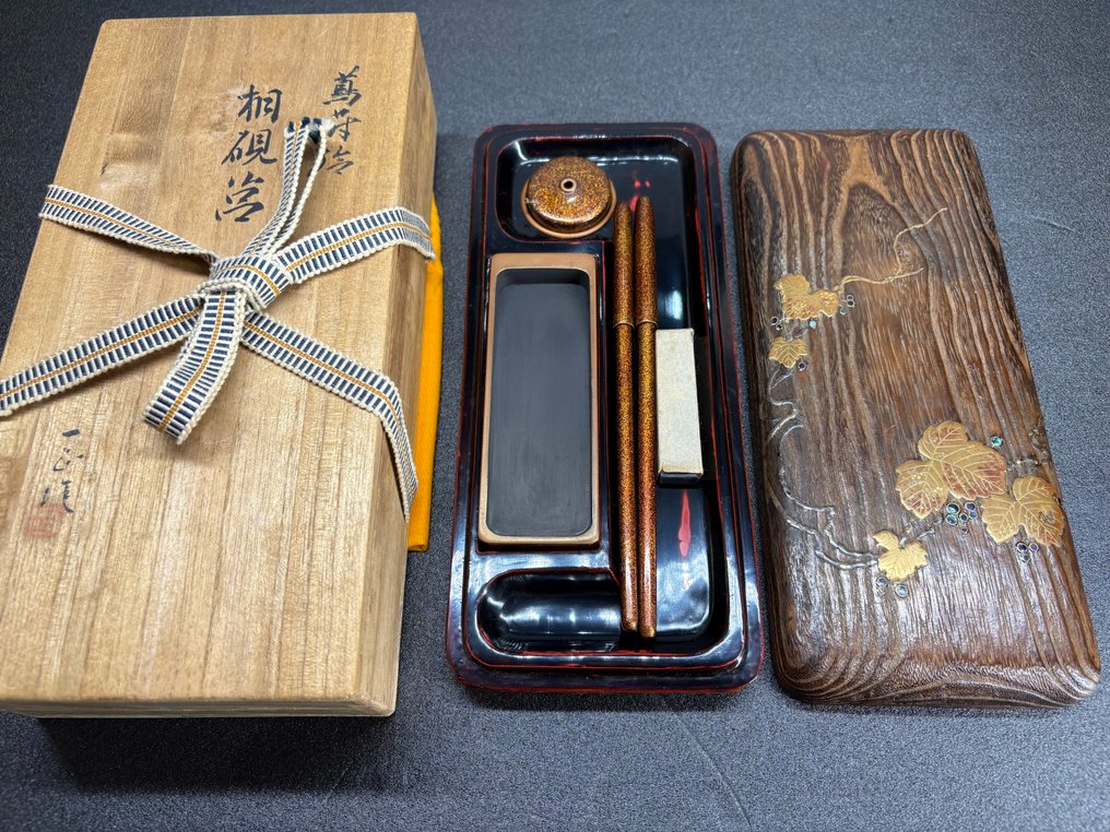 愛好盒 - 金蒔絵墨壺 / 梨地（梨地）套装——由一正Kazumasa创作的‘Tsuta-Makie’ #2.1