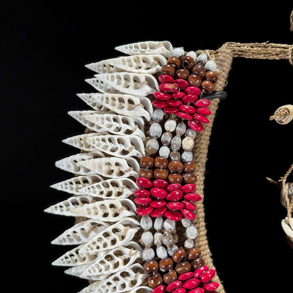 裝飾飾物 - NO RESERVE PRICE - SN4 - Decorative Shell Necklace on a custom stand - 巴布亞紐幾內亞 #4.3