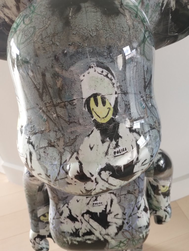 Banksy (1974) - Riot Cop 1000% Bearbrick #3.2