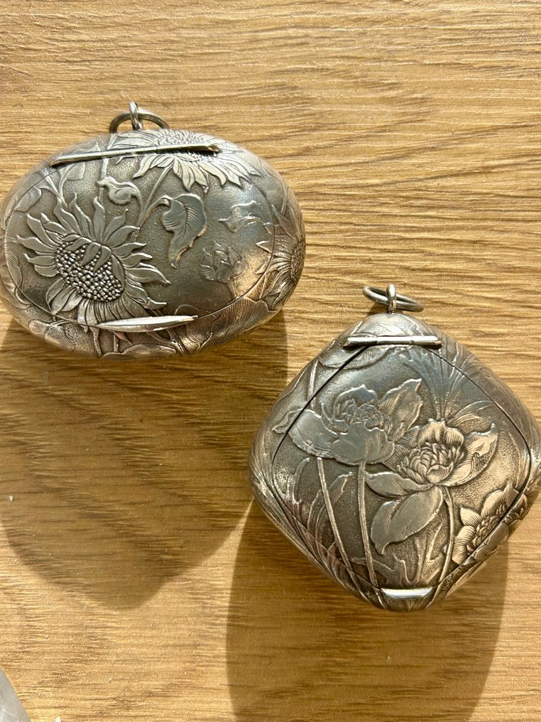 Fritz-Aimé Huguenin-Dezot - 盒 (2) - chatelaine、照片、头发、粉盒或药盒 - .900 銀 - 新艺术运动 #3.2