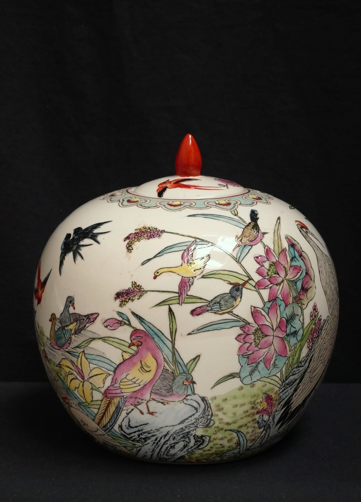 Lidded vase  - Porcelain #1.0