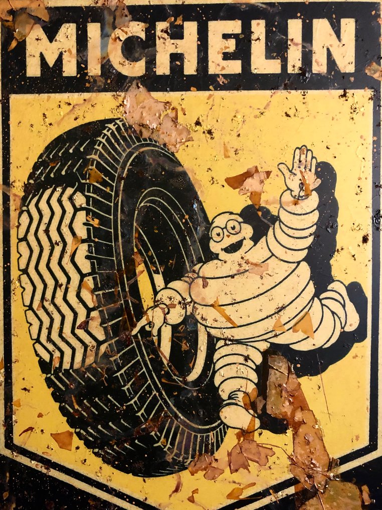 MICHELIN Tyres - 米其林标志 - 广告标牌 - 米其林轮胎。一个标志性的米其林轮胎，矩形广告牌。法国。 - 锡 #1.0
