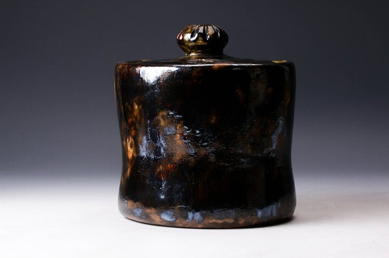 Ιαπωνικό Mizusashi — Μία κεχριμπαρένια σιωπή, διαμορφωμένη με το χέρι. - Κεραμικό - Kyû raku (久楽) - Ιαπωνία - Shōwa period (1926-1989) #3.2