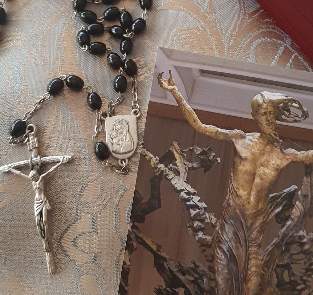 Το Ροζάριο του Ποντιφικάτου του Πάπα Φραγκίσκου ελήφθη σε ιδιαίτερη ακρόαση. - Επάργυρο - 2023 - Ροσάριο Μπενεντέτο από τον Πάπα. #2.1