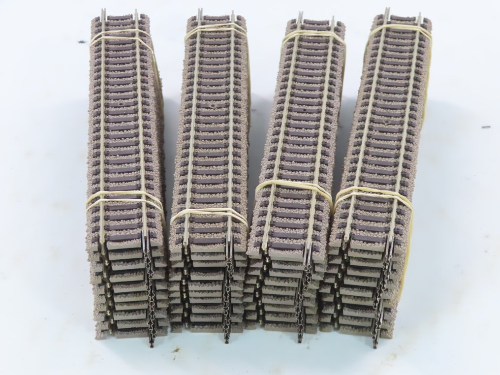 Fleischmann H0 - 6101 - Model train tracks (40) - 40-piece rail set with straight rail sections, Profi-rail. #1.0